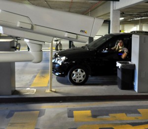 Áreas de acesso e saída no estacionamento estão mais seguras