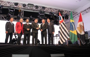 Éric e Bonilha recebem o Prêmio Visão Empreendedora